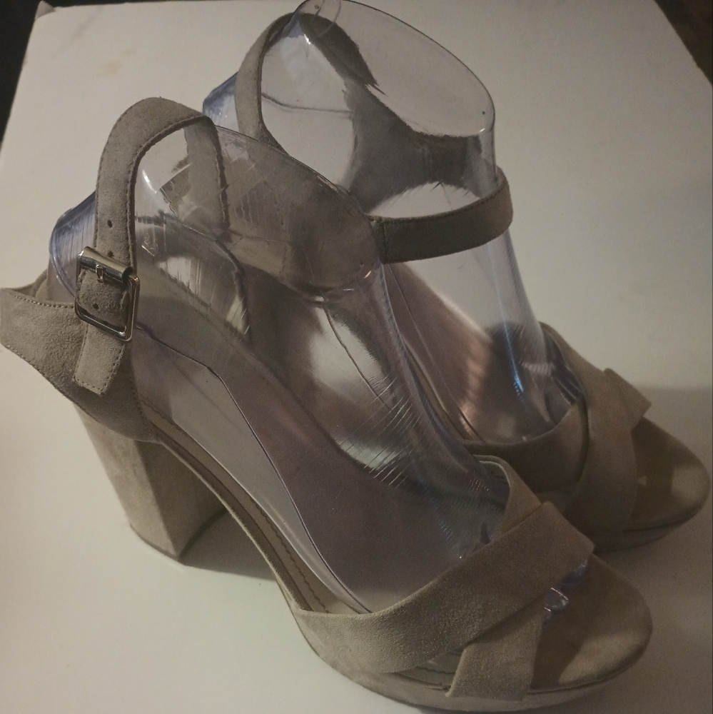 Anne Klein platform beige dress sandal shoes. 10M